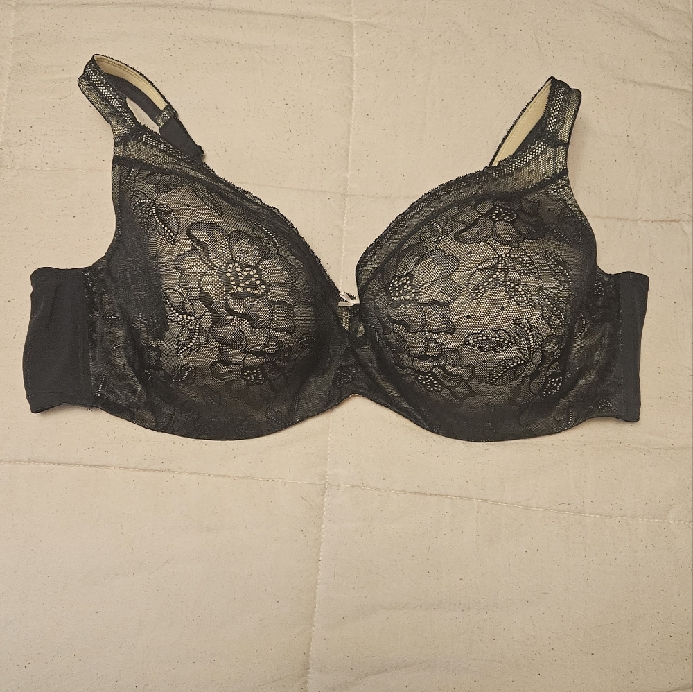 Like New Cacique bra. Nude/black lace